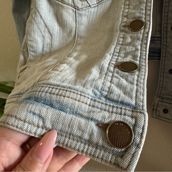 Jean jacket - Picture 2 of 14